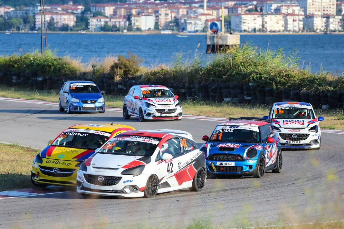 Körfez Yarış Pisti’nde Büyük Çekişme!