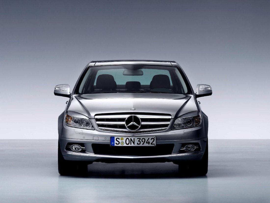 The evolution of the radiator grille – from chrome-edged radiator cover to avant-garde design artefact and sensor hub