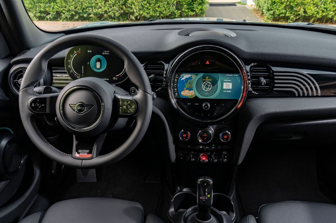 Life is colourful: The new MINI Multitone Edition celebrates the diverse MINI community