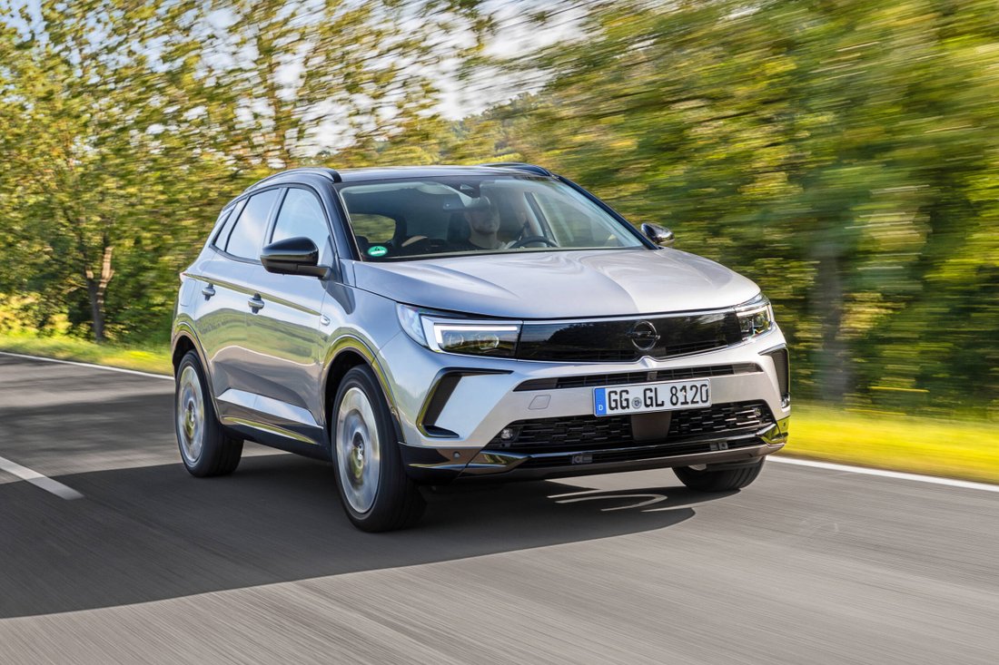 Thirty years ago, Opel opened a plant in Eisenach that stands for the most modern production conditions and the highest quality. Since then, many Opel bestsellers from the Astra to the Corsa to the ADAM have left the Thuringian factory. Today, the brand's top SUV model, the Opel Grandland, rolls off the assembly line; electrified as a plug-in hybrid with highly efficient combustion engines. 30 years of Opel in Eisenach means 30 years of pioneering spirit and automobile production in one of the most modern plants in Europe. On Saturday, September 17, Opel is inviting all families and friends of the brand to an open day, and the official ceremony that takes place beforehand will be attended by the Thuringian Prime Minister Bodo Ramelow and Opel CEO Florian Huettl.