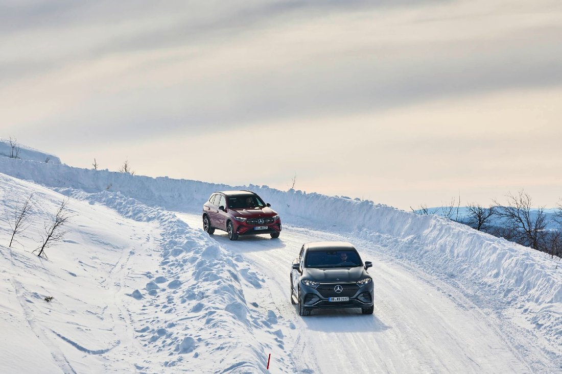 Porsche has a special idea of progress, which is to combine performance and sustainability. The sports car manufacturer calls it “Double E.” It takes courage, teamwork, and pioneering spirit. Although electromobility is a top priority, Porsche is also focusing on eFuels. Renewable, synthetic fuels can potentially make combustion engines close to carbon-neutral. At a pilot plant, Porsche and partners are demonstrating how production can work on an industrial scale.