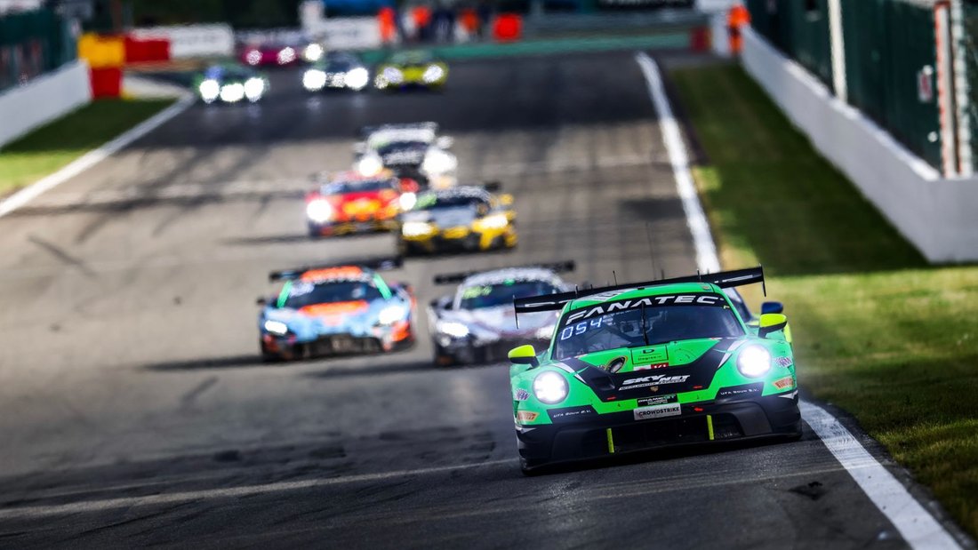 Two Porsche 911 GT3 R